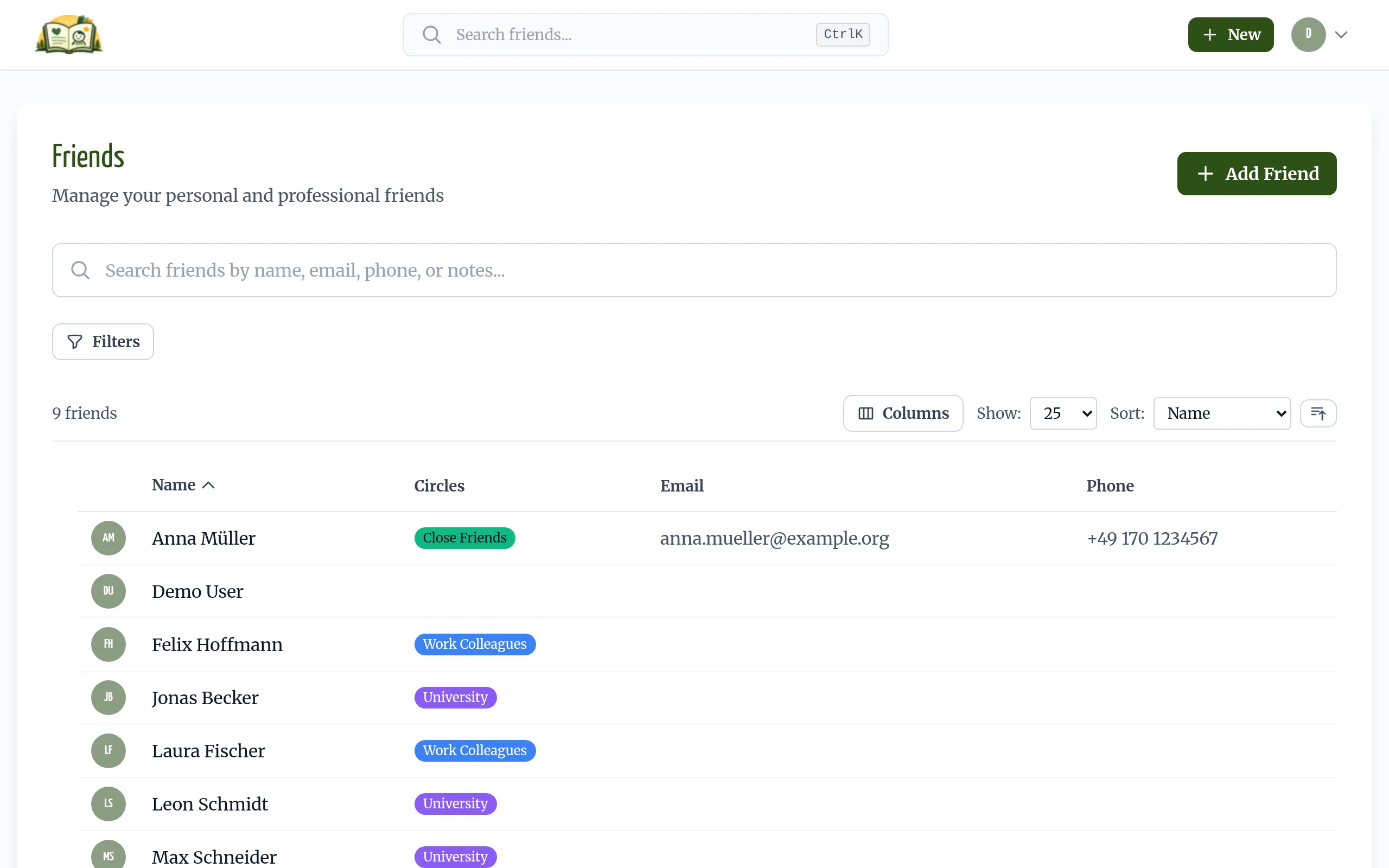 The friends list in Freundebuch: a table with name, circles, email and phone, with a search field and a filter above it